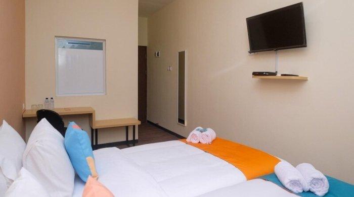 Kamar penginapan di Sans Hotel City Park Medoho Semarang, Jawa Tengah.