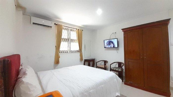 Kamar penginapan di hotel murah OYO 93402 Family Homestay Syariah.