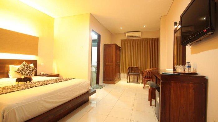 Kamar penginapan nyaman di Bakung Sari Resort and Spa Kuta, Bali.