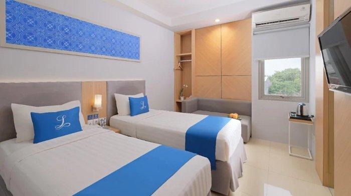 Kamar penginapan nyaman di Hotel Laksana Solo Managed By Dafam, Jawa Tengah.