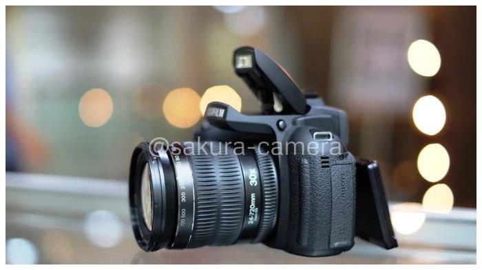 Kamera mirrorless untuk traveling, produk dari Fujifilm HS35 EXR
