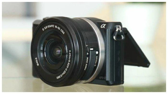 Kamera mirrorless untuk traveling, produk dari Sony A5000
