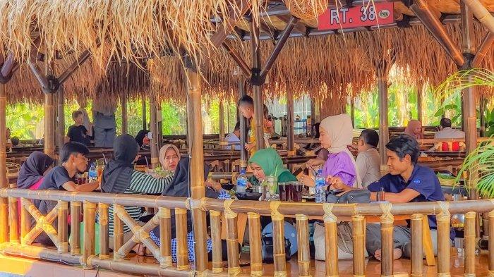Kampung Kecil BSD, tempat makan siang enak di Tangerang yang wajib dikunjungi.