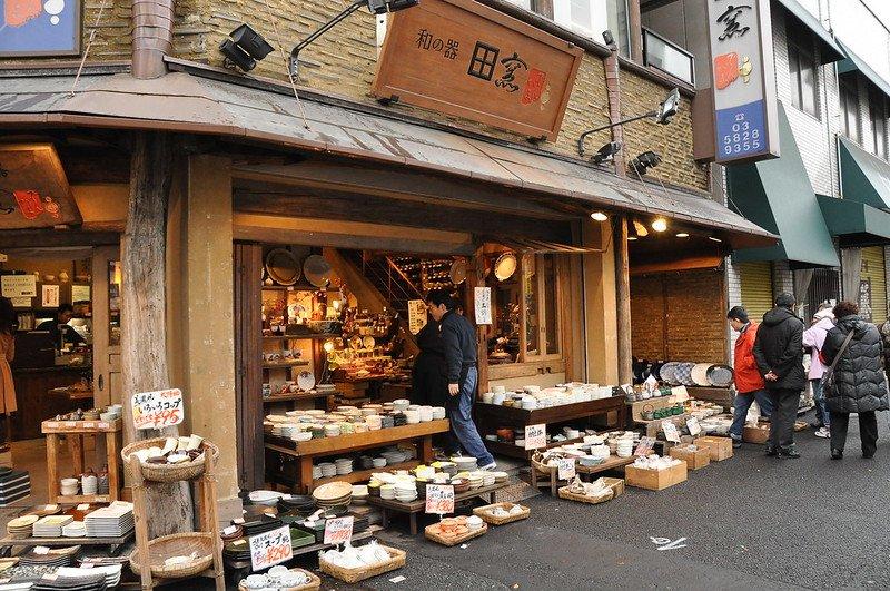 Kappabashi, satu pusat belanja terbaik di Tokyo Jepang buat kamu yang mau berburu oleh-oleh.