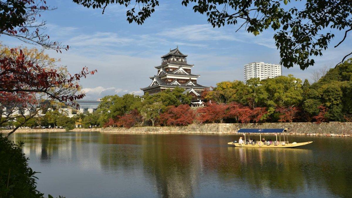 Kastil Hiroshima, satu tempat wisata terbaik di Hiroshima Jepang.