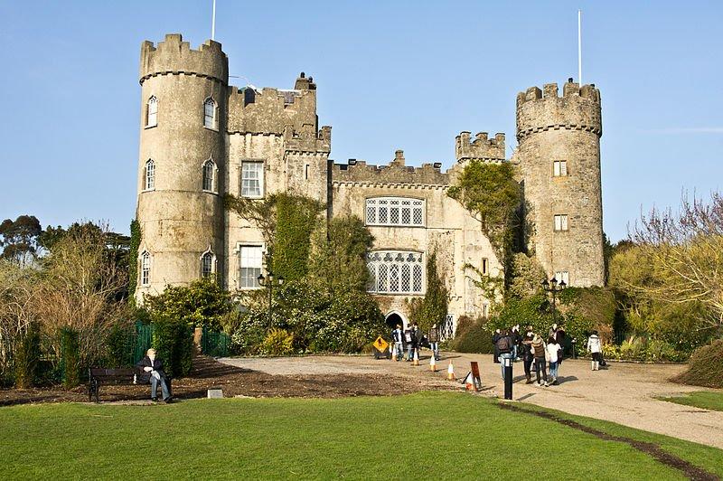 Kastil Malahide, satu tempat di Irlandia