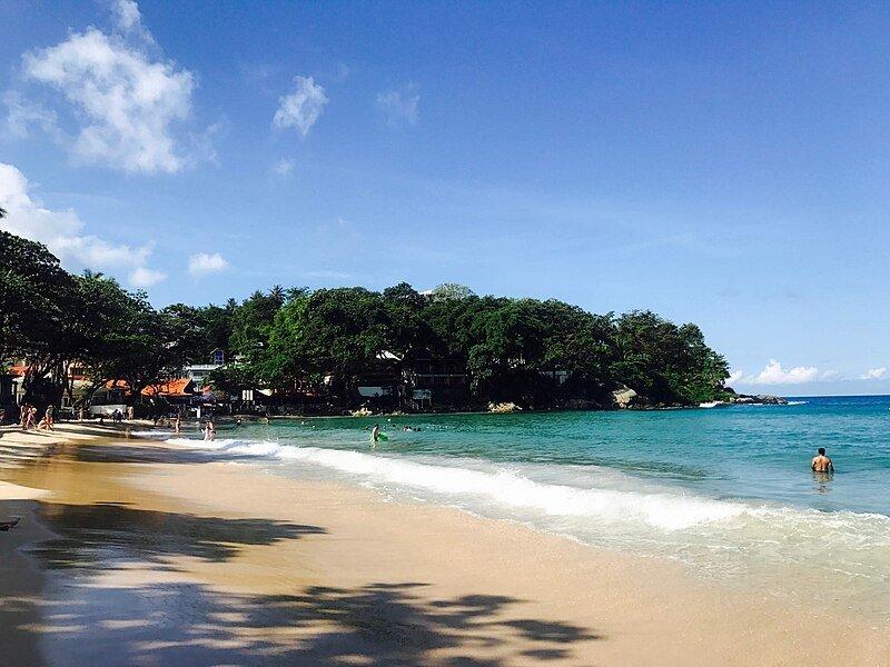 Kata Beach, satu pantai terbaik di Phuket Thailand.