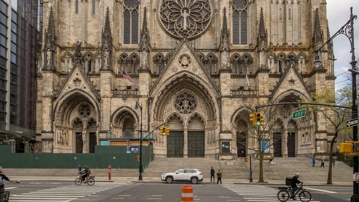 Katedral St. John the Divine, satu bangunan ikonik dunia yang belum selesai dibangun.