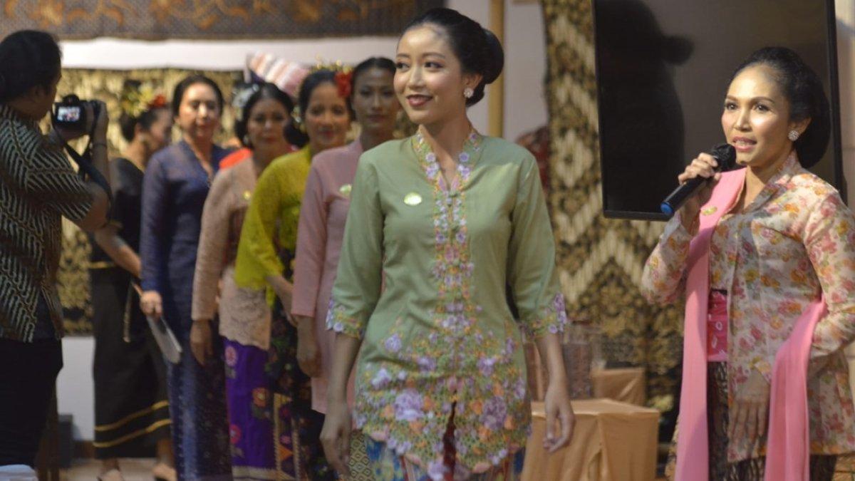 Memperingati Hari Kartini dan menjelang perayaan Hari Kebaya Nasional pada tanggal 24 Juli, Tim Nasional Kebaya Indonesia bekerjasama dengan Bentara Budaya Jakarta mengadakan Temu Komunitas Pencinta Kebaya pada Sabtu (27/4/2024).