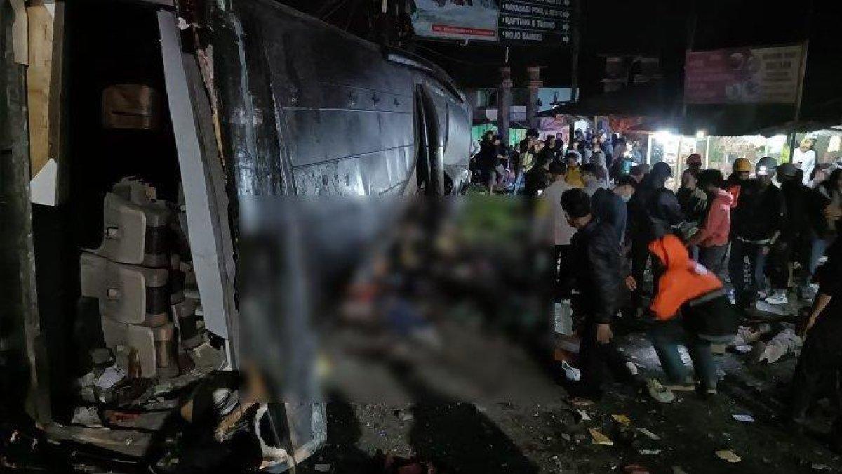 Kecelakaan maut Bus Rombongan Siswa SMK Lingga Kencana Depok di Ciater Subang, guru ungkap pesan terakhir sebelum meninggal.