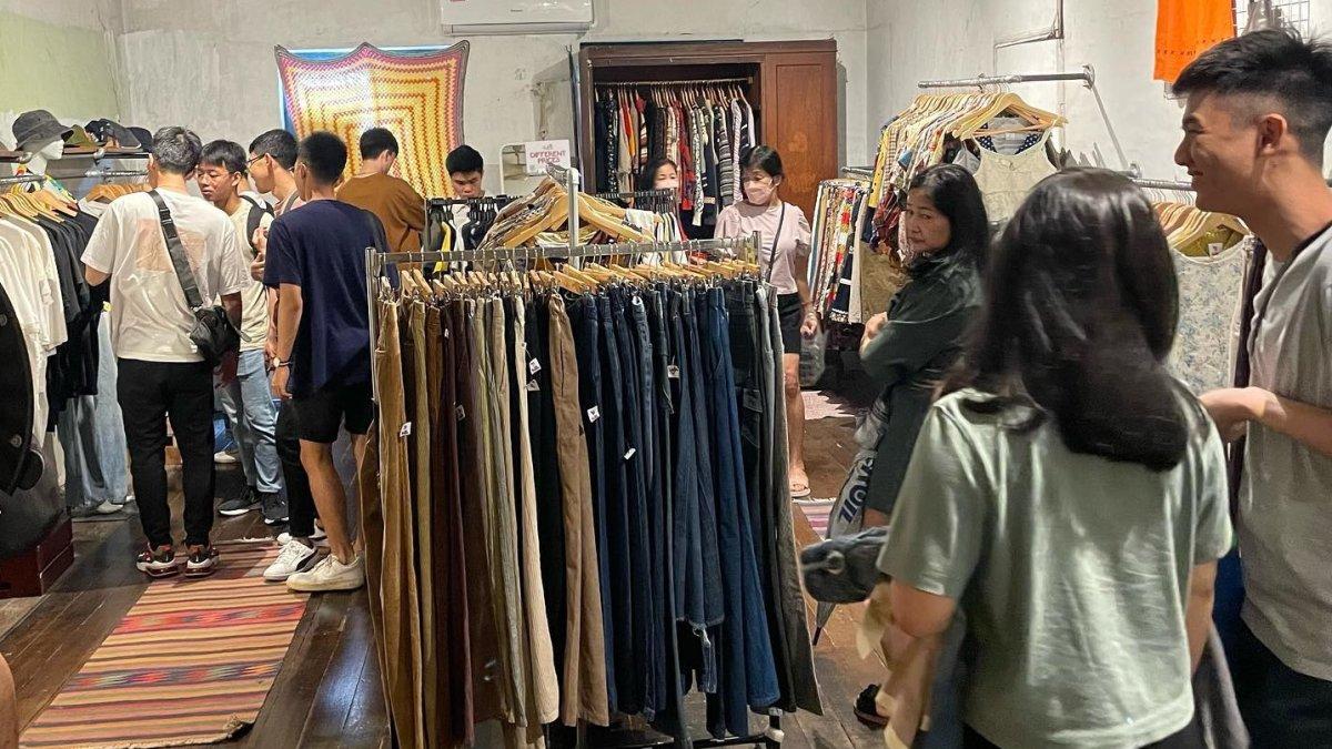 Kedai Dhoby Shangai, satu toko thrift terbaik di Johor Bahru Malaysia.