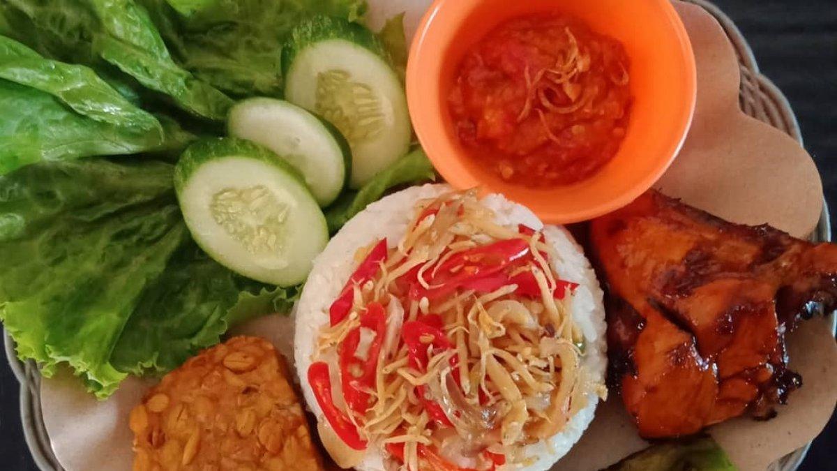 Kedai Liwet Ceu Dedeh di Kuningan, Jawa Barat.