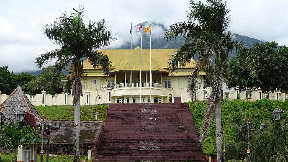 Kedaton Kesultanan Ternate, Ternate