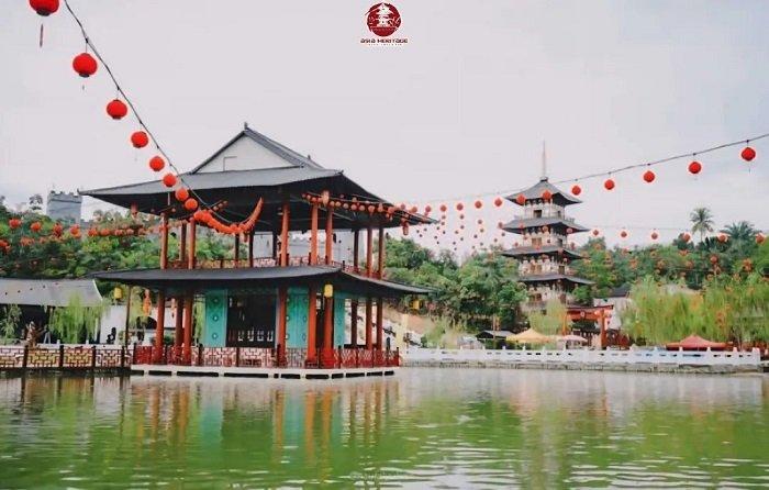 Asia Heritage berisi replika bangunan ikonik dari Asia, seperti Indonesia, China, Korea Selatan, dan Jepang.