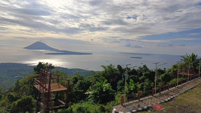 Keindahan wisata Gunung Tumpa, yang ada di Kecamatan Bunaken, Kota Manado, Provinsi Sulawesi Utara (Sulut).