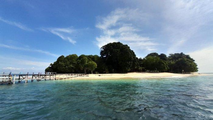 Keindahan Pulau Paniki yang berada di wilayah Desa Loleolamo, Kecamatan Maba Selatan, Halmahera Timur, Rabu (15/11/2023).