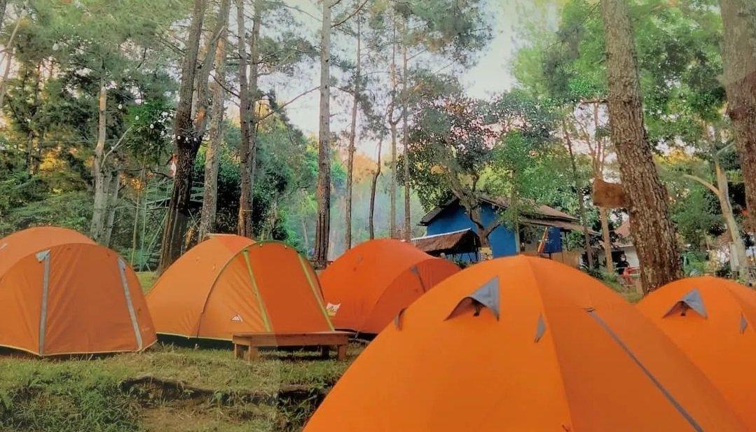 Kemping di Pijar Park Kudus.