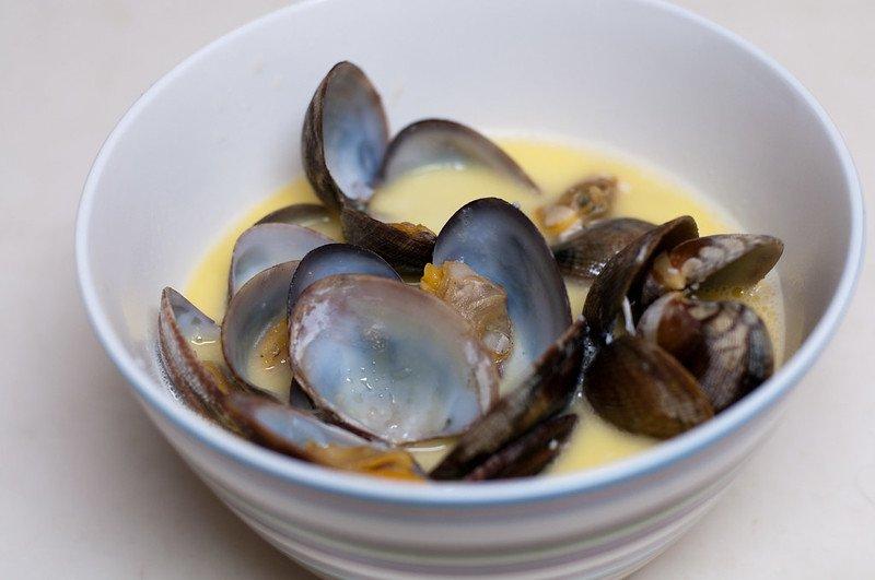 Kerang Asari, satu makanan khas musim semi di Jepang.