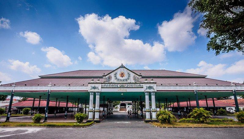 Keraton Yogyakarta, tempat wisata dekat dengan Stasiun Lempuyangan.