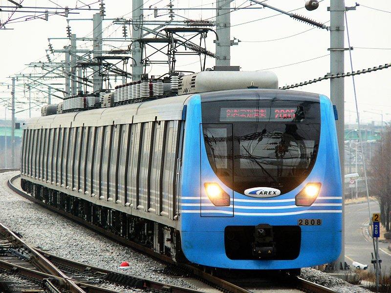 Kereta AREX dari bandara ke stasiun Seoul Korea Selatan.