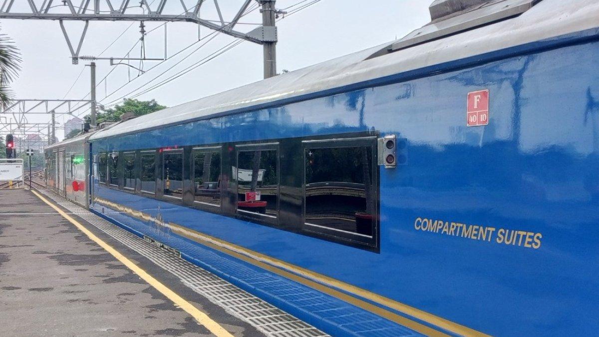 Pada periode 31 Maret s.d 21 April 2024, KAI menjual 1.573 tiket kelas Suite Class Compartment atau 112?ri total kapasitas yang disediakan sebanyak 1.408 tiket. Adapun tiket kelas Luxury terjual 12.941 tiket.