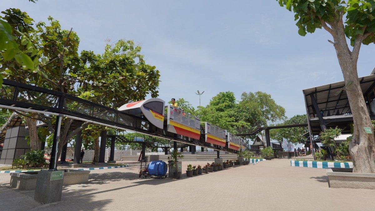 Kereta Wwhaw, satu wahana di Anyer Wonderland Banten.