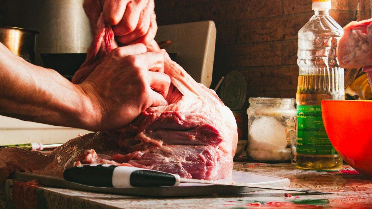 Kesalahan yang sebaiknya kamu hindari saat memasak daging kambing kurban biar tidak alot.