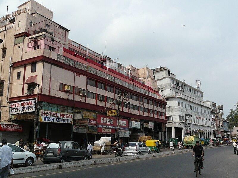 Khari Baoli, satu pasar lokal terbaik di Delhi India buat berburu oleh-oleh.