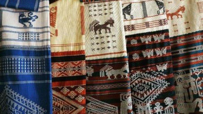 Kian tenun khas Sumba yang cocok untuk oleh-oleh atau cendera mata.