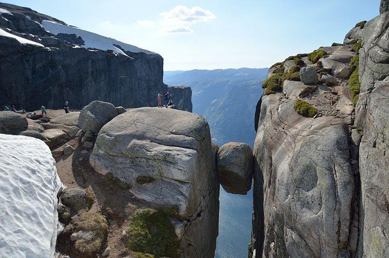 Kjeragbolten, satu tempat wisata unik di Norwegia