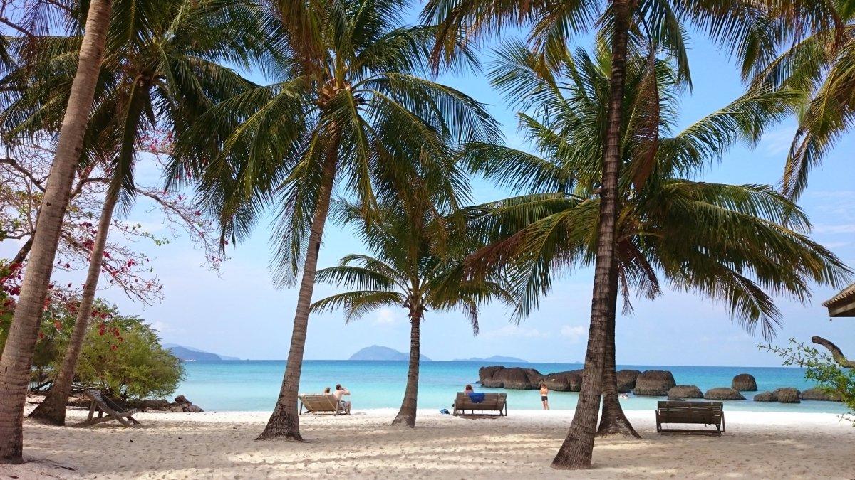 Koh Kam Sattahip, satu tempat wisata terbaik di Chonburi Thailand yang menarik buat kamu kunjungi.