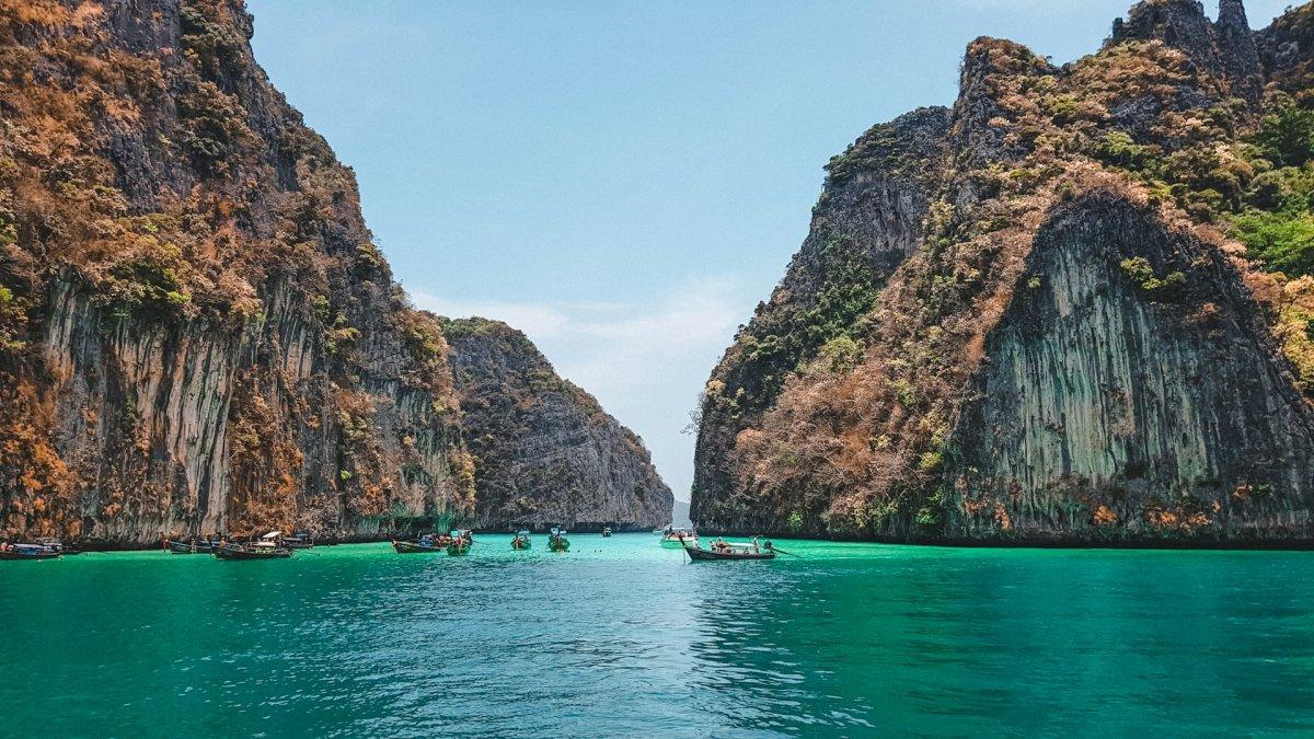 Koh Phi Phi, satu destinasi terbaik di Thailand