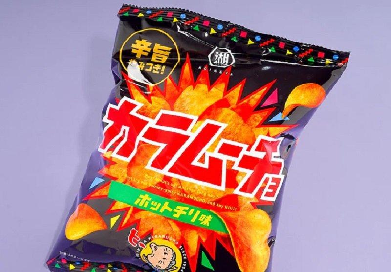 Koikeya Karamucho Potato Chips, satu camilan populer di Tokyo Jepang buat oleh-oleh.