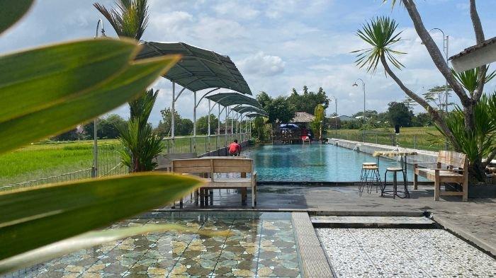 Suasana Kolam Renang Pesona Alam Tirta, Klaten, Jawa Tengah pada Selasa (28/11/2023).