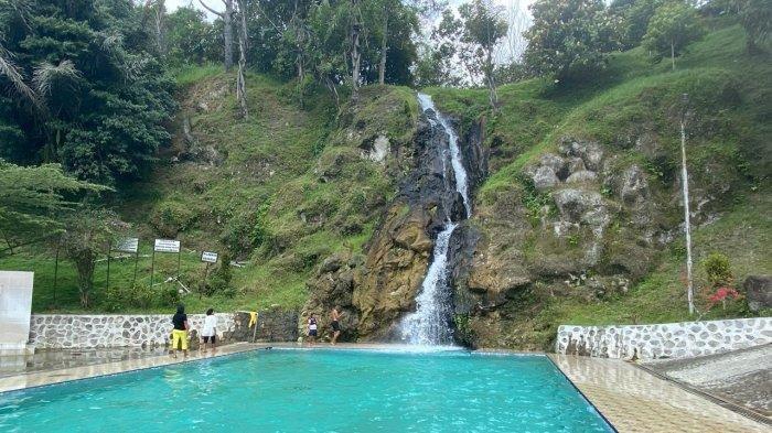 Kolam renang Bukit Gibeon di Kabupaten Toba, Sumatera Utara