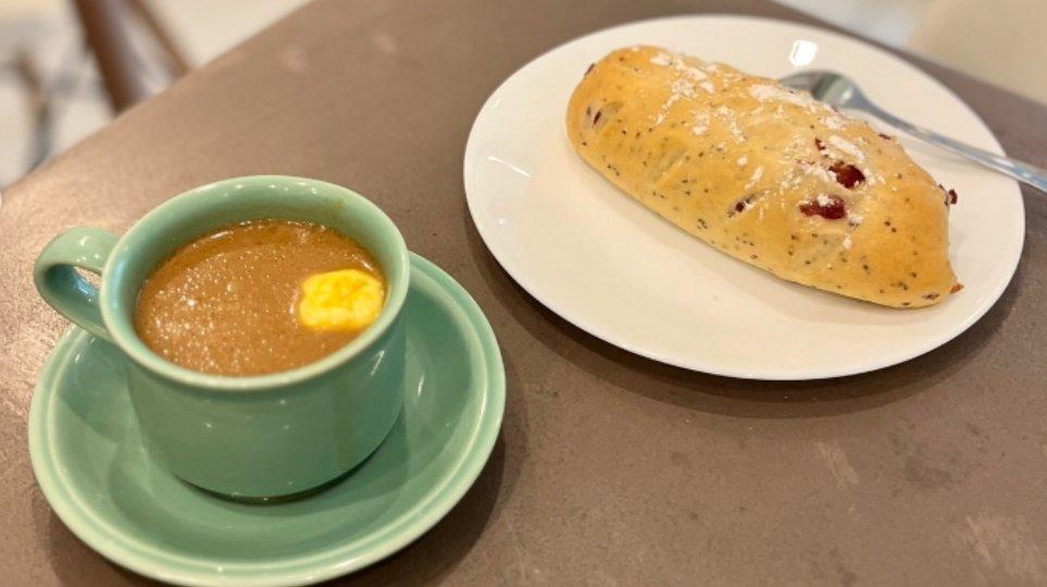 SAJIAN KOPI - Sajian kopi butter dan roti sourdough di Kopi Ling Sem yang terletak Jalan Pemuda No 44, Pandansari, Kec. Semarang Tengah, Kota Semarang, Jawa Tengah, Jumat (7/2/2025).