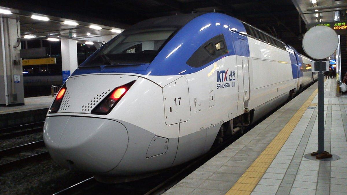 Korail Pass bisa digunakan buat naik KTX Korea.