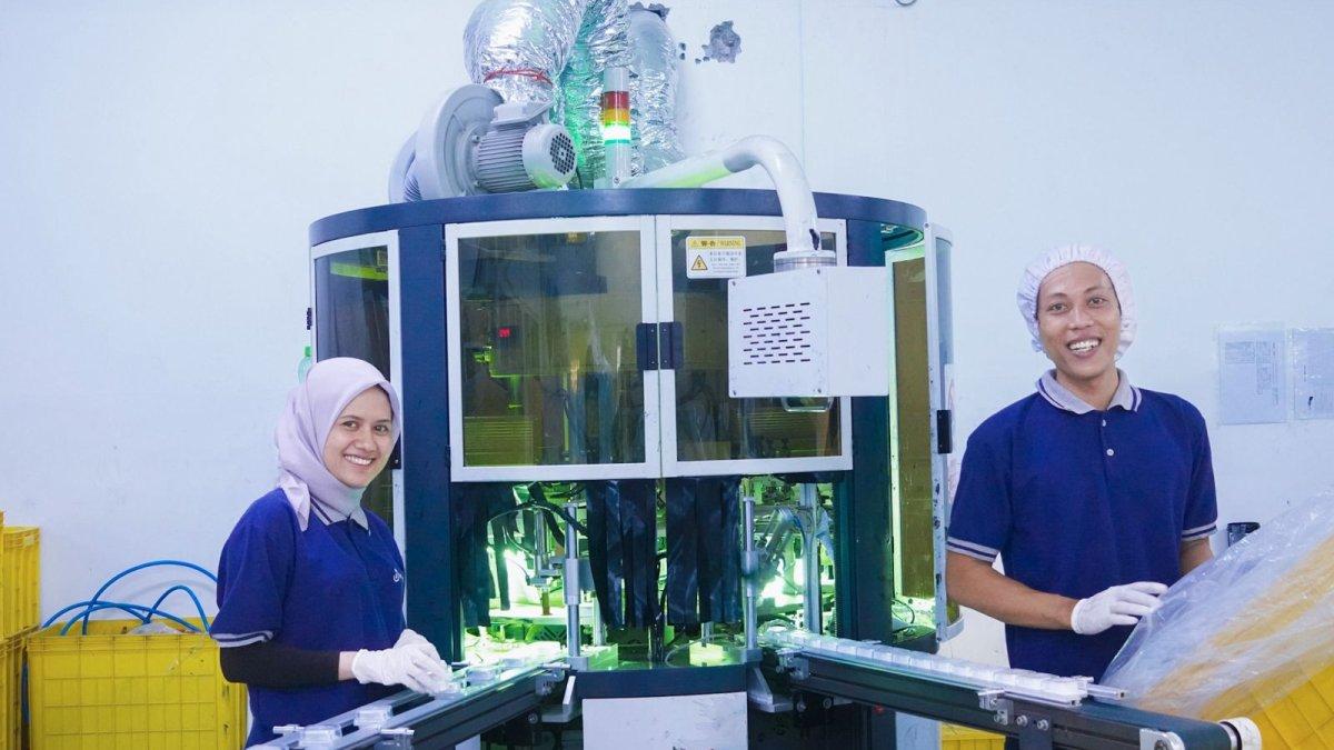 Kosmepack hadir membantu pelaku industri yang membutuhkan packaging untuk bisnis atau usaha yang dijalankan.