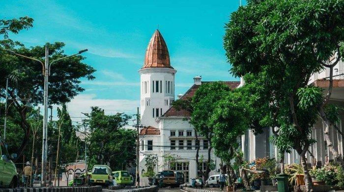 Kota Lama Surabaya di Kecamatan Mulyorejo, Surabaya, Jawa Timur rampung direvitalisasi dan kini jadi spot wisata ikonik.