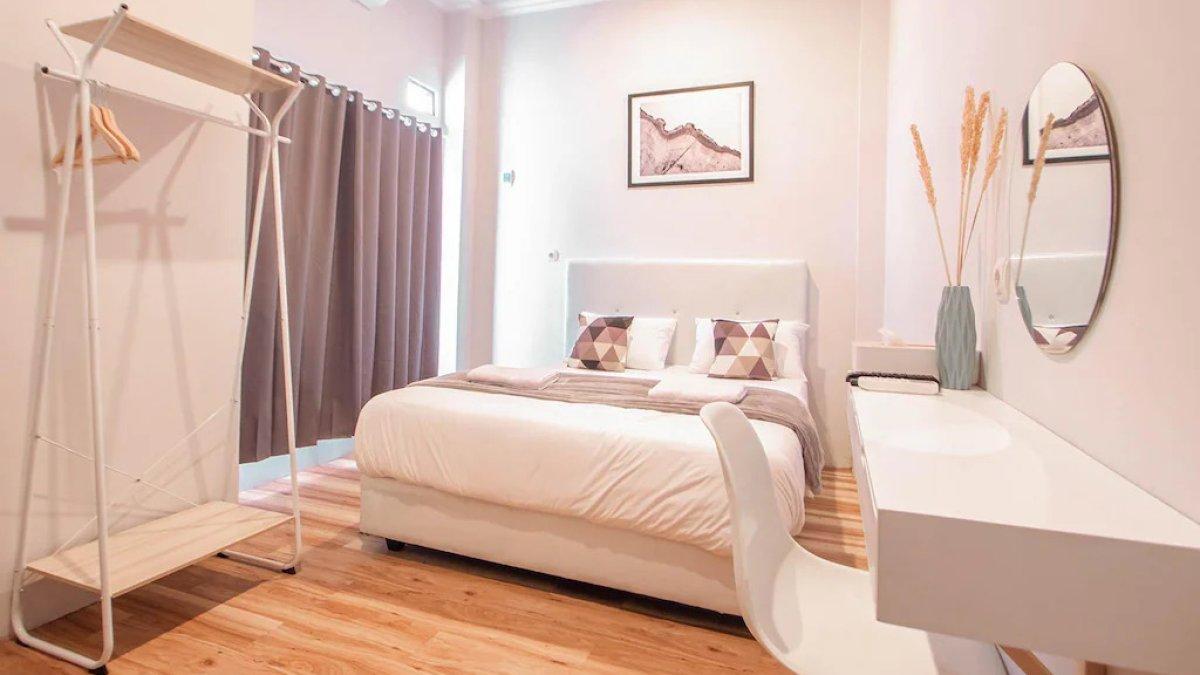 Ilustrasi tipe kamar yang ada di Krisan Guest House Syariah Mitra RedDoorz