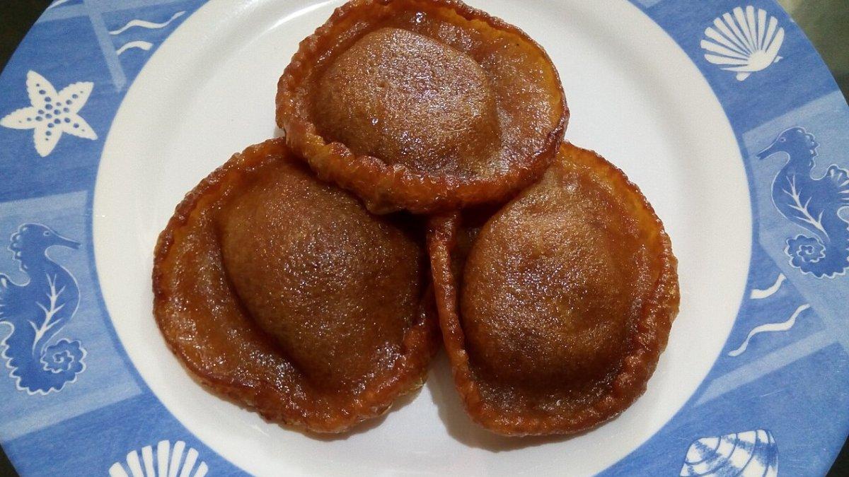 Kue cucur, satu oleh-oleh khas Manado Sulawesi Utara.