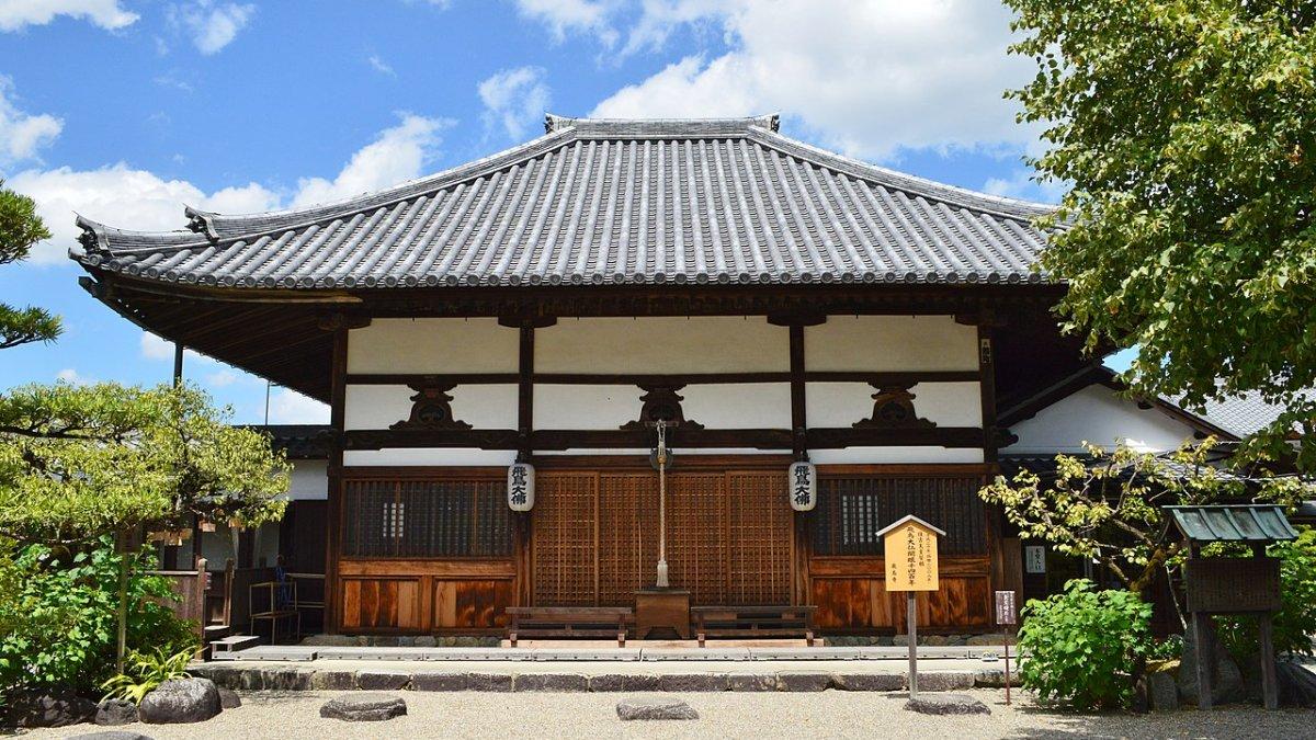 Kuil Asukadera, satu kuil terbaik di Nara Jepang yang menarik buat dijelajahi.