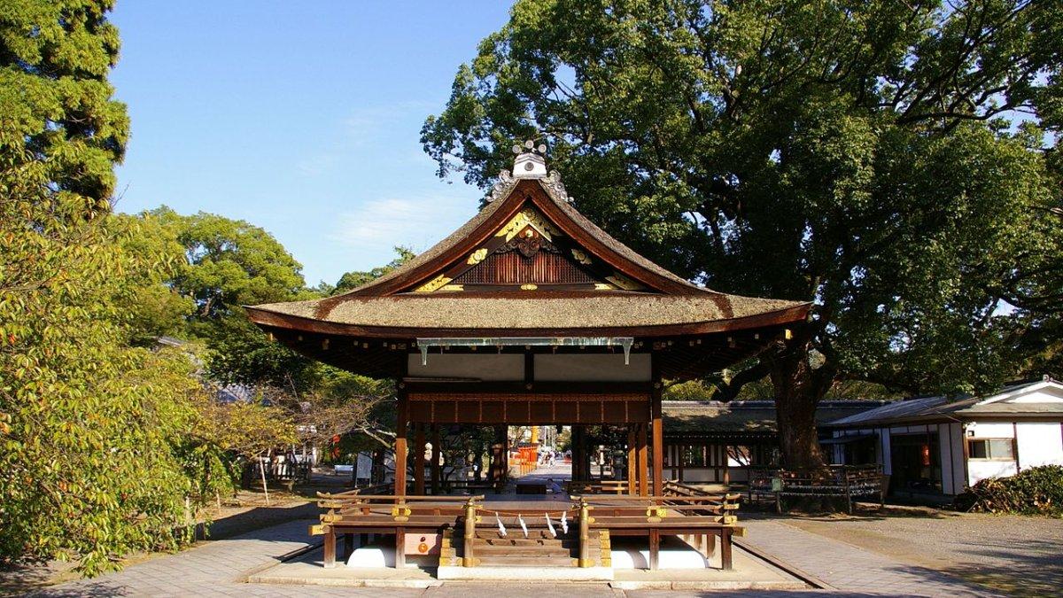 Kuil Hirano, satu kuil terbaik di Kyoto Jepang yang menarik buat kamu jelajahi.