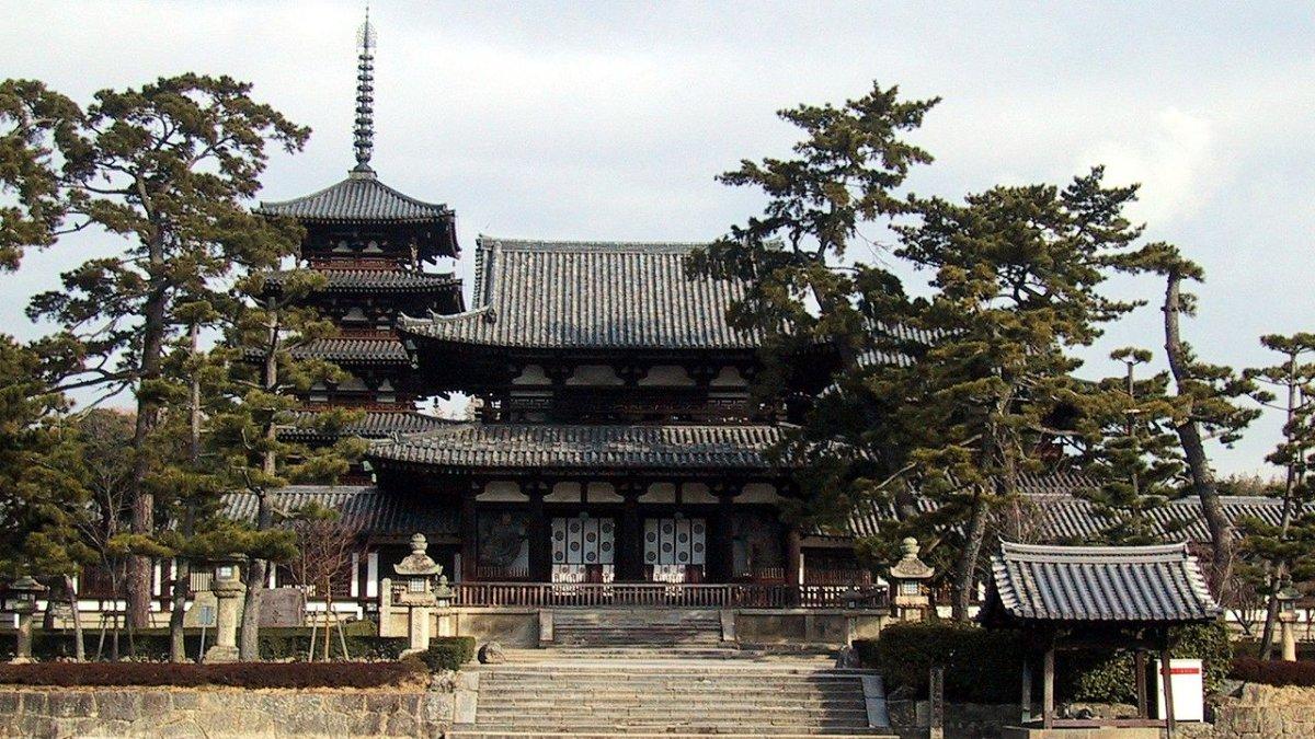 Kuil Horyuji, satu tempat wisata hits di Nara Jepang buat kamu yang baru pertama kali liburan ke sana.
