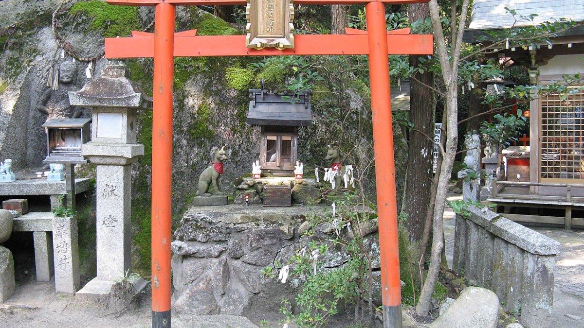 Kuil Iwafune, satu kuil terbaik di Osaka Jepang.