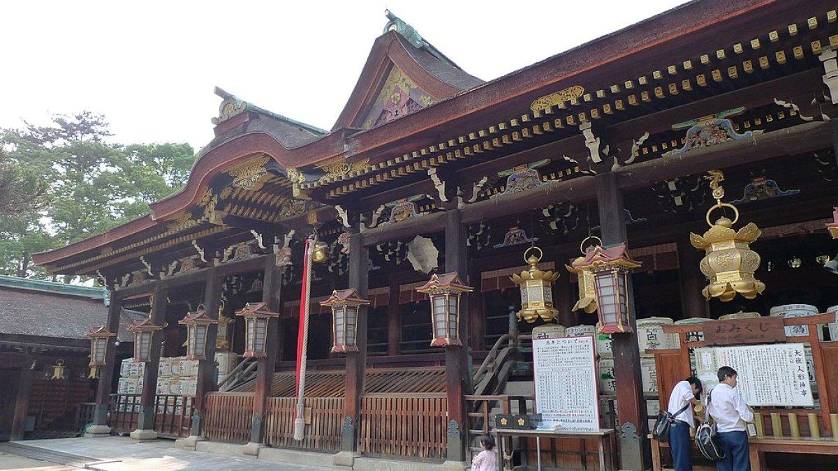 Kuil Kitano Tenmangu, satu kuil terbaik di Kyoto Jepang yang menarik buat kamu jelajahi.