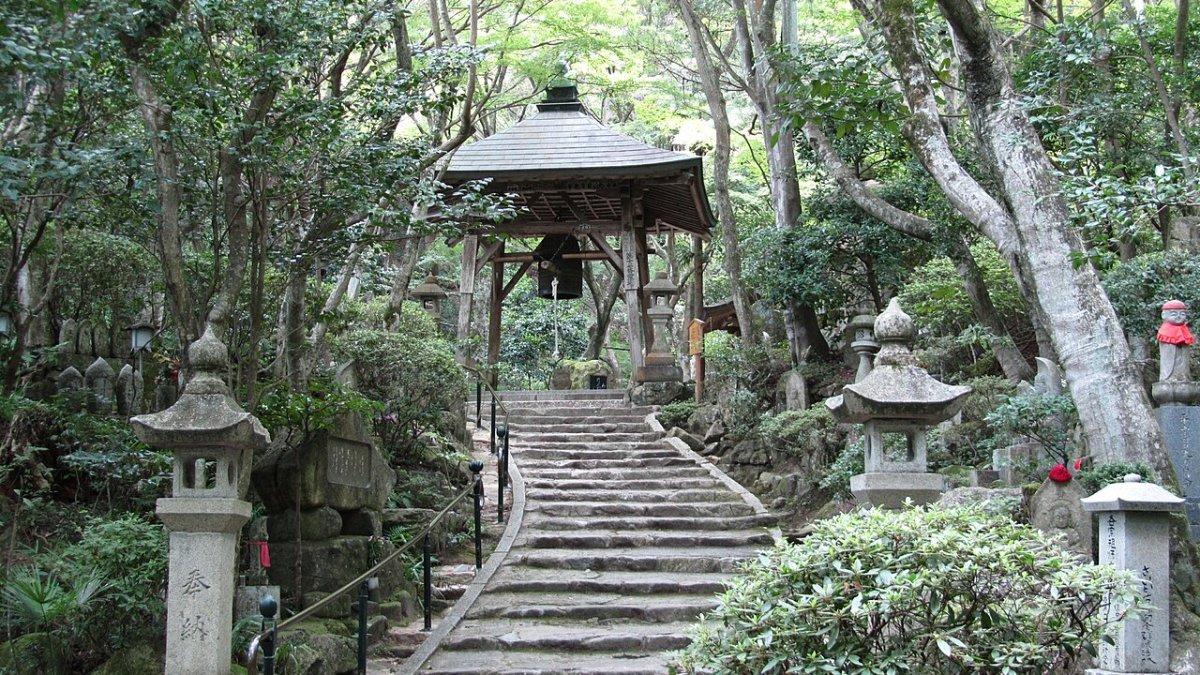 Kuil Mitaki-dera, satu tempat wisata hits di Hiroshima Jepang.