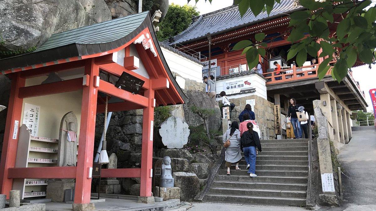 Kuil Senkoji, satu tempat wisata terbaik di Hiroshima Jepang.