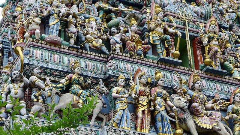 Kuil Sri Veeramakaliamman, satu tempat wisata terbaik di Little India Singapura.