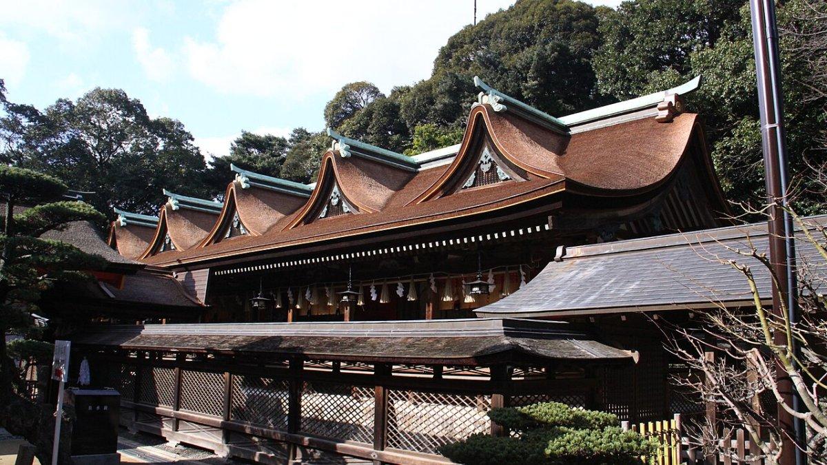 Kuil Sumiyoshi-jinja, satu tempat wisata terbaik di Fukuoka Jepang yang menarik buat dijelajahi saat pertama kali liburan ke sana.